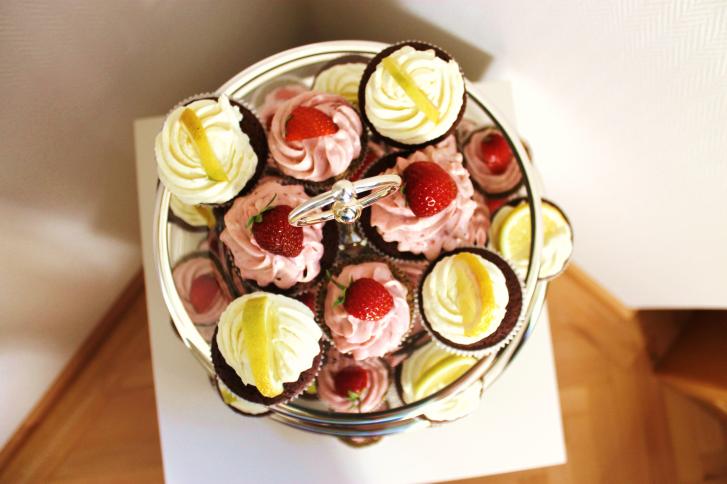 Mohn, Schoko-Schoko Cupcakes mit Erdbeer- und Zitronentopping08